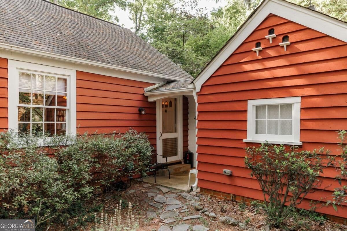 2 bedroom, 1.5 bathroom, 1,288 sq ft single family residence for sale at 285 Gran Ellen Drive, Athens, GA 30606 — photo 1 of 37