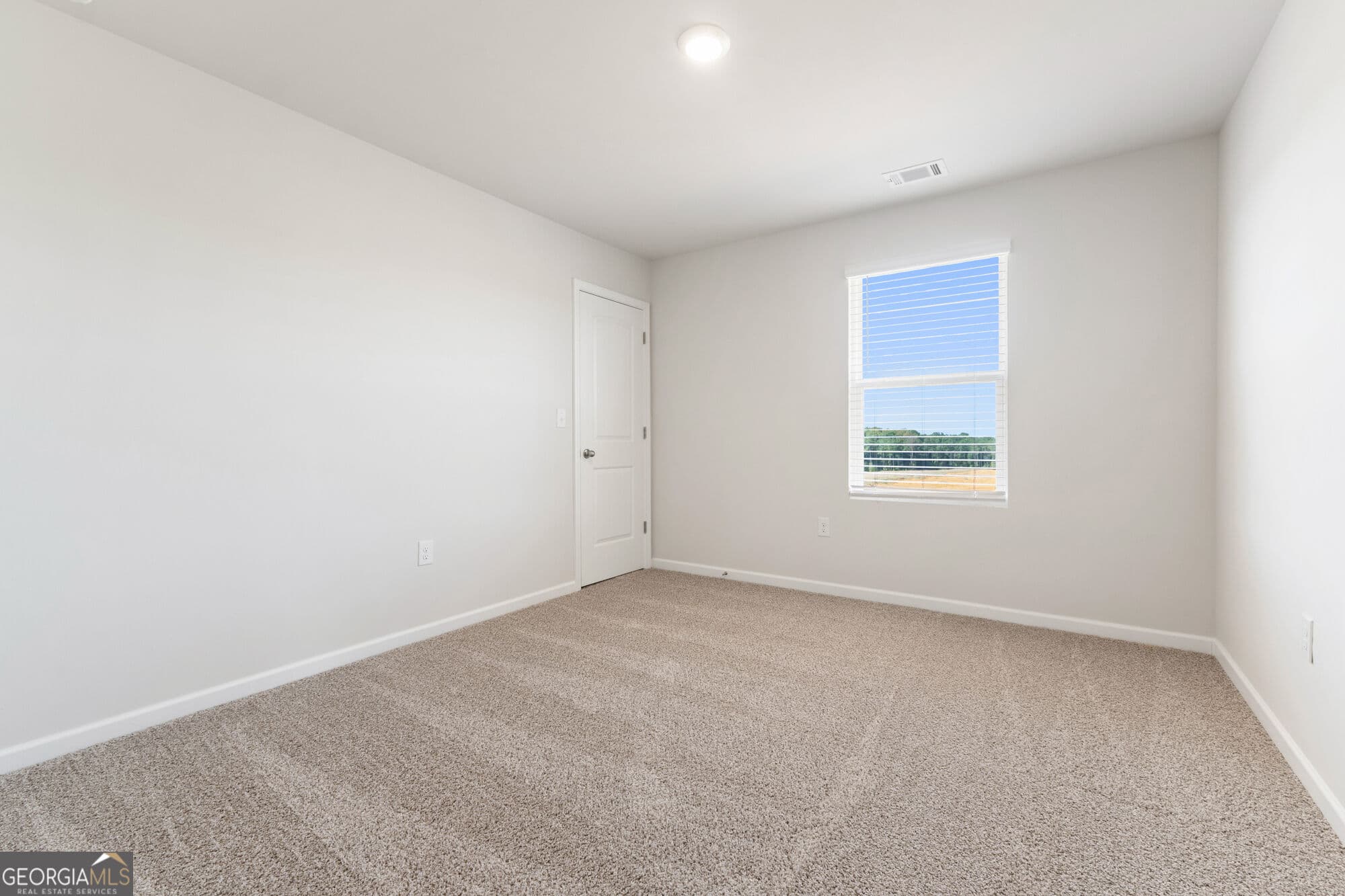 4 bedroom, 3 bathroom, 2,500 sq ft single family residence for sale at 1036 JOYCE Court, Greensboro, GA 30642 — photo 5