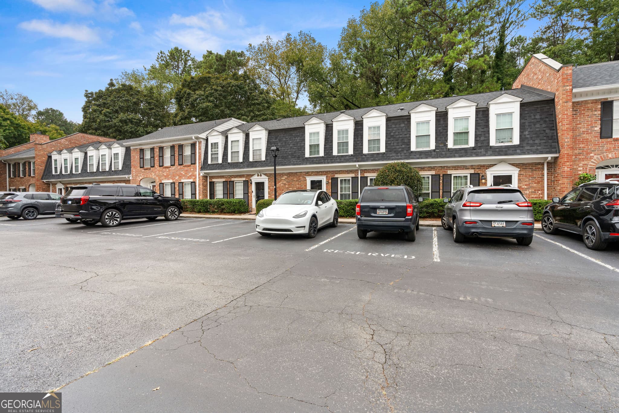 2 bedroom, 2.5 bathroom, 1,320 sq ft condominium for sale at 6 Valley Forge Place, Atlanta, GA 30318 — photo 5