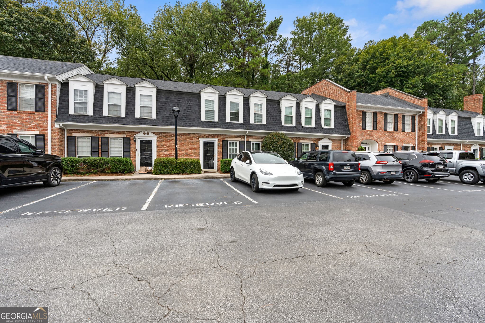 2 bedroom, 2.5 bathroom, 1,320 sq ft condominium for sale at 6 Valley Forge Place, Atlanta, GA 30318 — photo 4