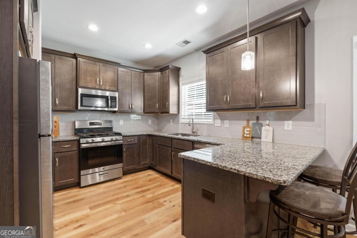 4 bedroom, 2.5 bathroom, 2,011 sq ft single family residence for sale at 7 Doolittle Court, Newnan, GA 30265 — photo 9