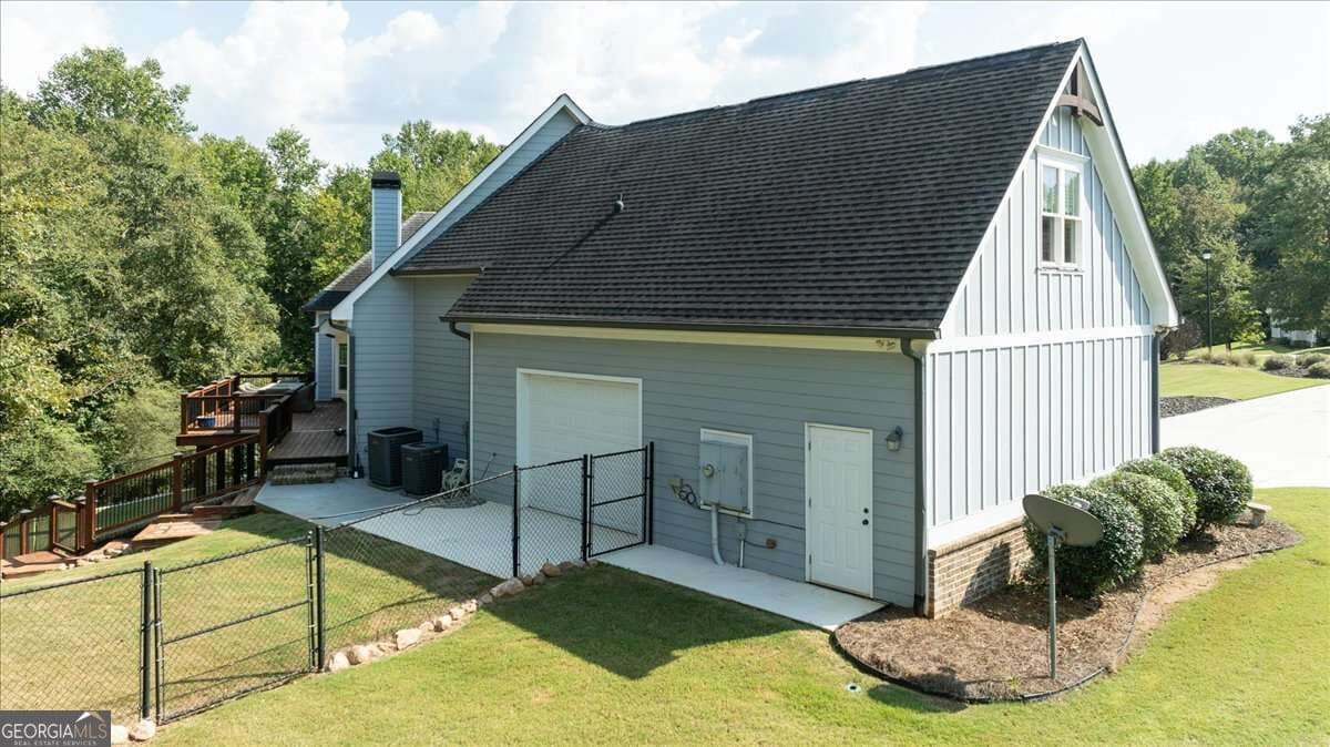 5 bedroom, 4.5 bathroom, 4,592 sq ft single family residence for sale at 617 Skyland Drive, Hoschton, GA 30548 — photo 4