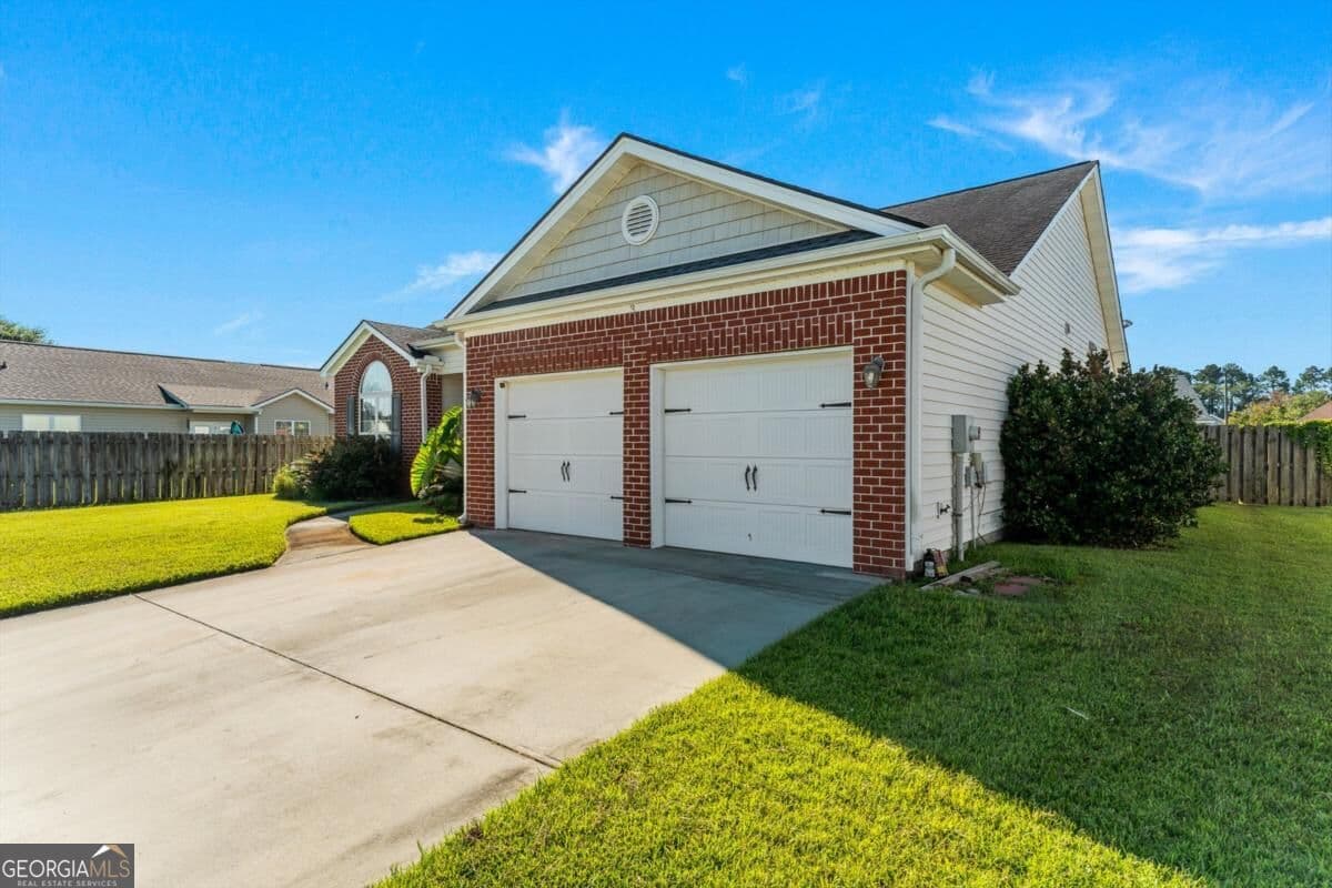 3 bedroom, 2 bathroom, 2,133 sq ft single family residence for sale at 3 Bay Willow Court, Savannah, GA 31407 — photo 4