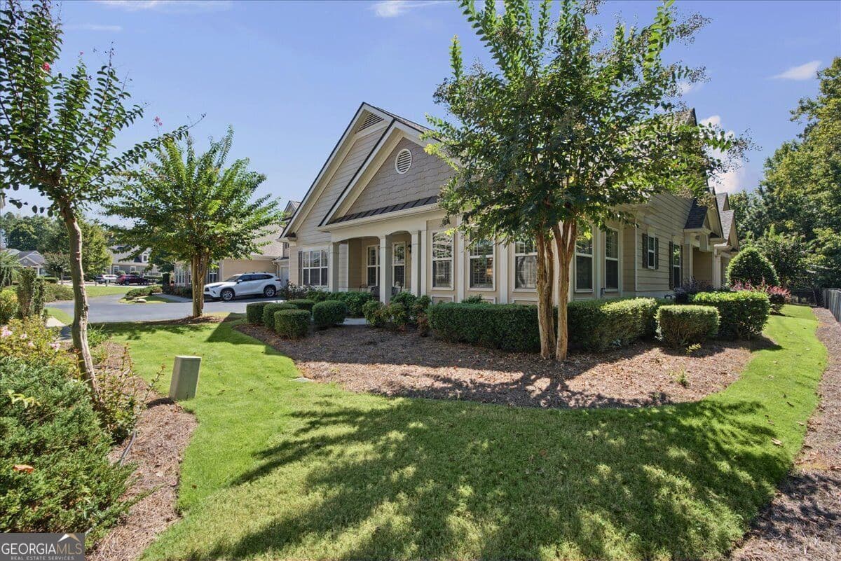 3 bedroom, 3 bathroom, 2,355 sq ft condominium for sale at 222 Orchards Circle, Woodstock, GA 30188 — photo 1 of 43