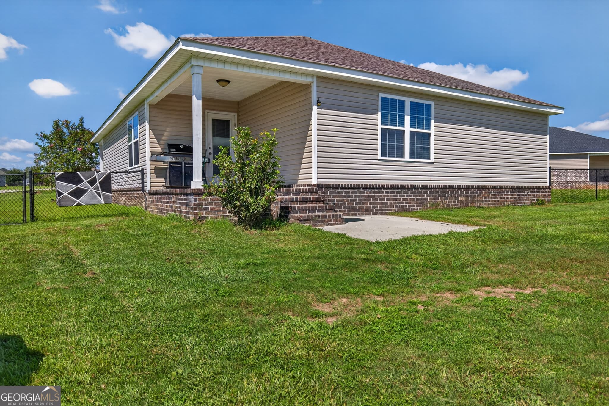 3 bedroom, 2 bathroom, 1,424 sq ft single family residence for sale at 206 E Leyland Court, Statesboro, GA 30458 — photo 3