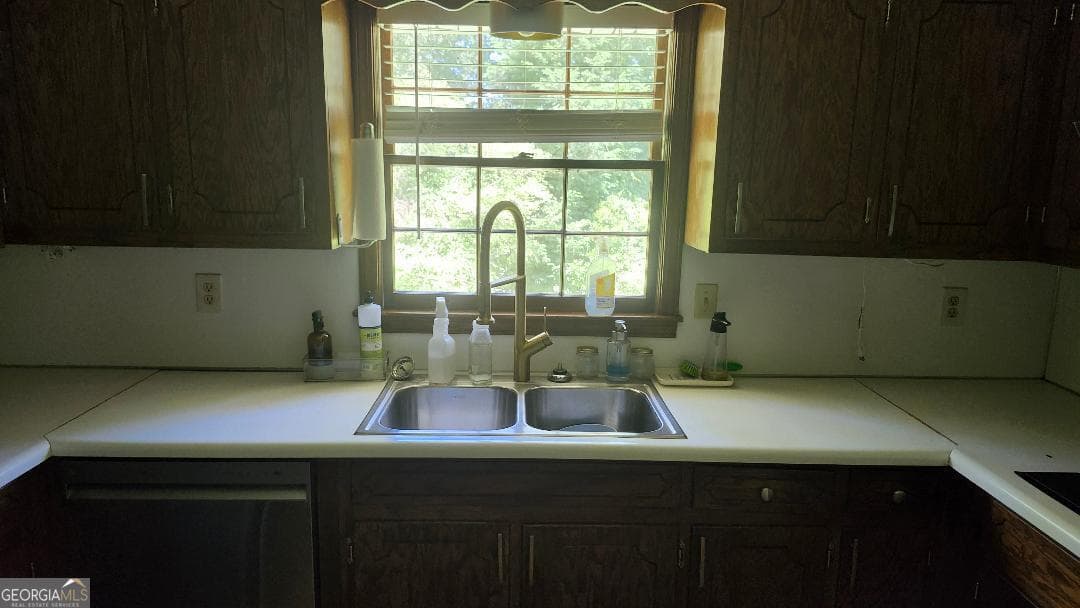 4 bedroom, 3.5 bathroom, 3,720 sq ft single family residence for sale at 4456 Luxembourg Drive, Decatur, GA 30034 — photo 10