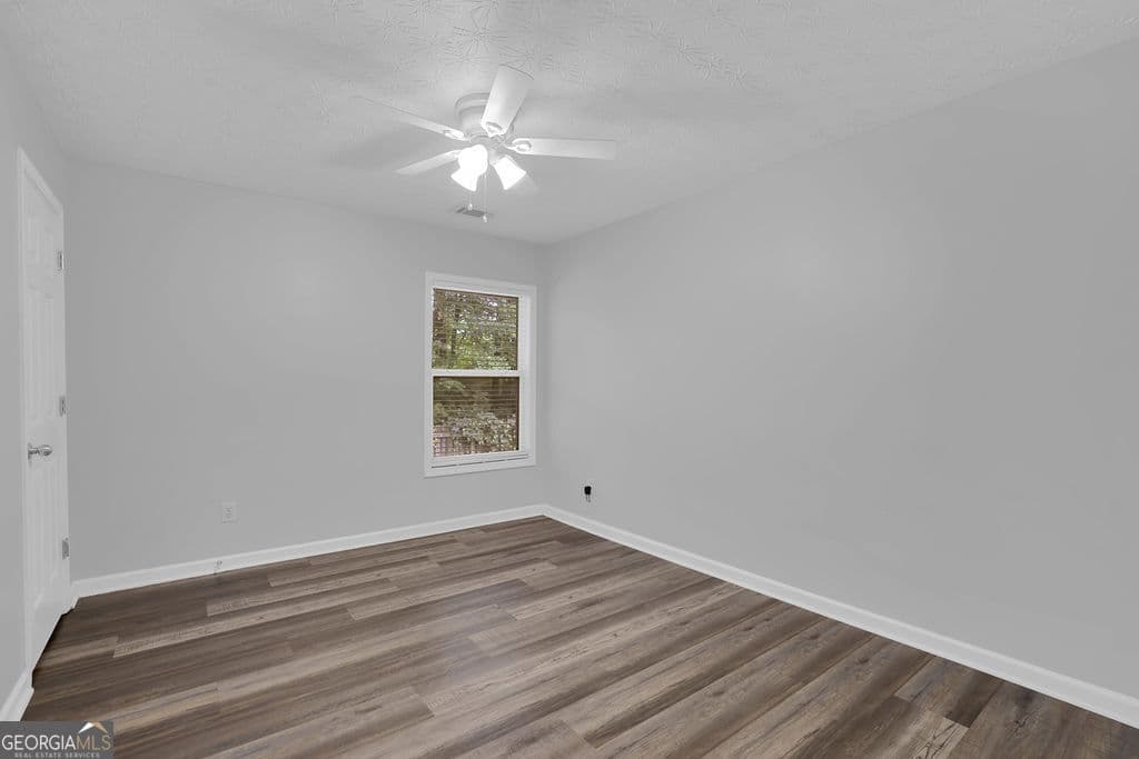 3 bedroom, 2.5 bathroom, 1,948 sq ft townhouse for sale at 4125 Magnolia Glen Walk 1, Norcross, GA 30093 — photo 9