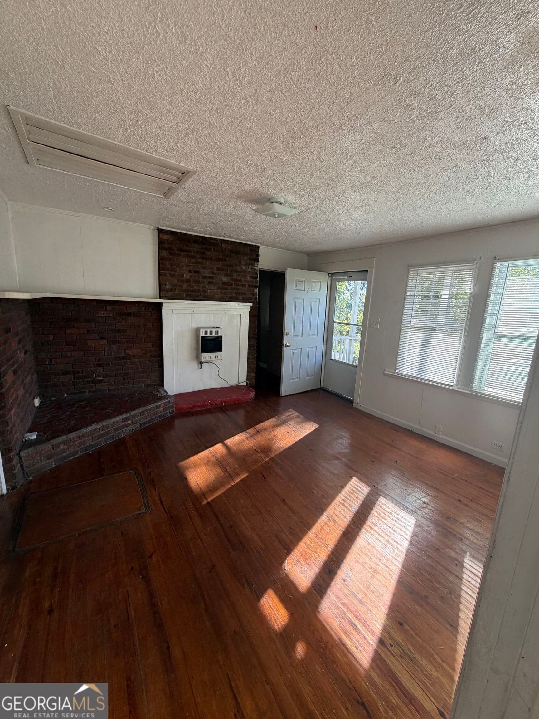 2 bedroom, 2 bathroom, 1,076 sq ft single family residence for sale at 812 Wilson Street, Rockmart, GA 30153 — photo 4