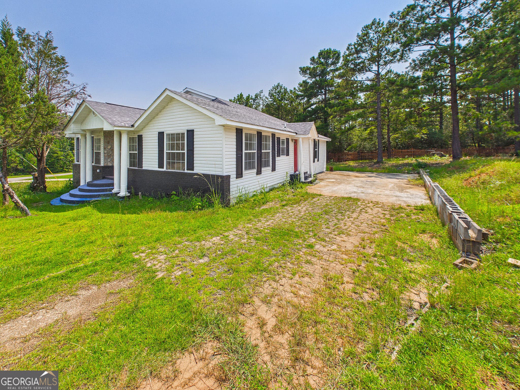5 bedroom, 4.5 bathroom, 2,186 sq ft single family residence for sale at 153 Wheehaw Road, Macon, GA 31211 — photo 2