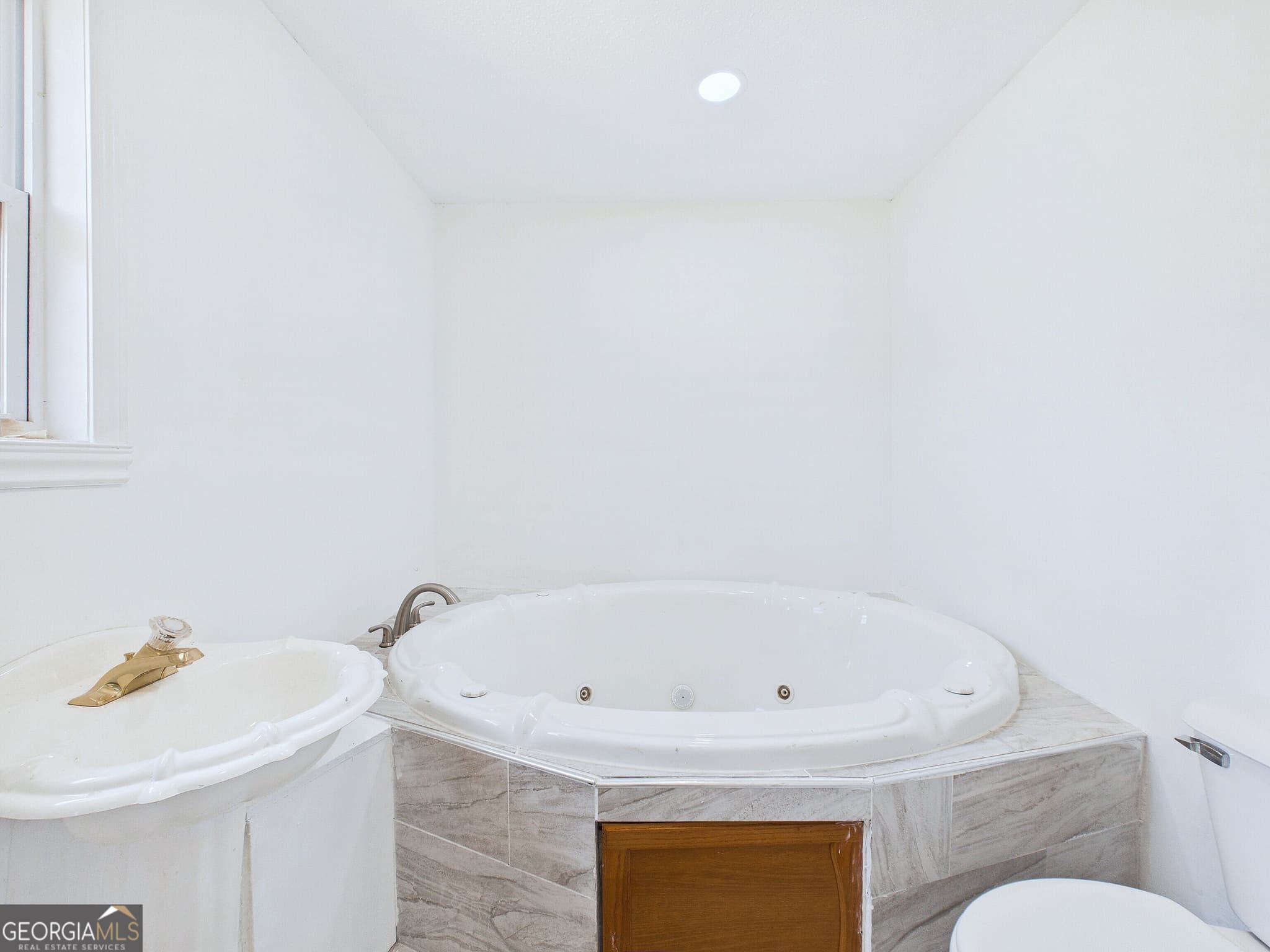 5 bedroom, 4.5 bathroom, 2,186 sq ft single family residence for sale at 153 Wheehaw Road, Macon, GA 31211 — photo 9