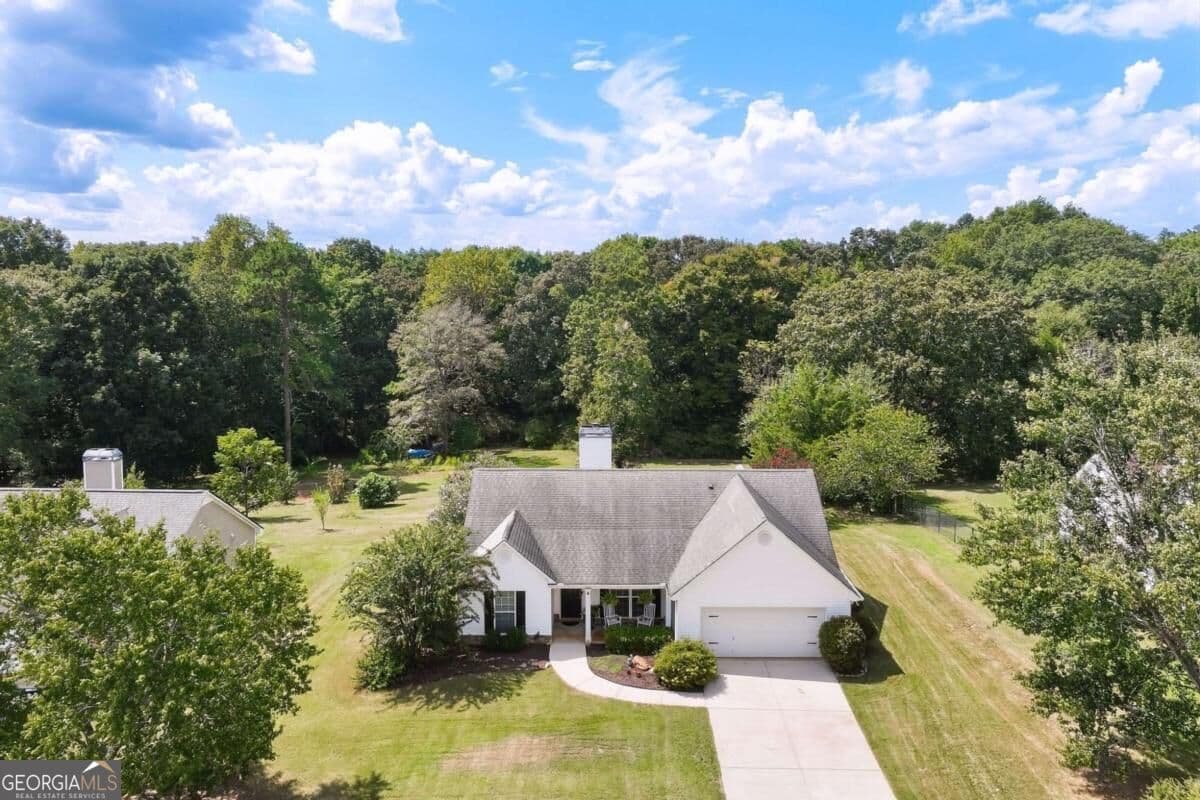 3 bedroom, 2 bathroom, 1,506 sq ft single family residence for sale at 323 Tallassee Lane, Statham, GA 30666 — photo 2
