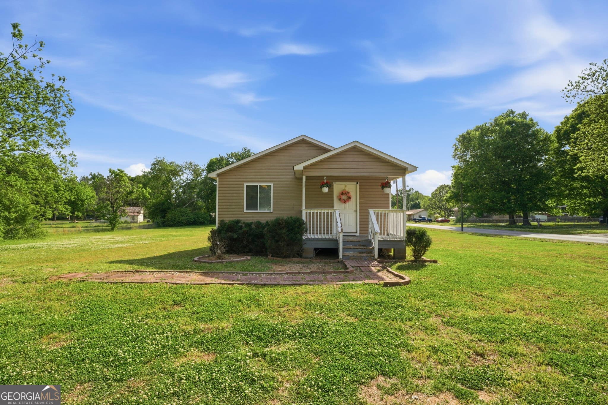 3 bedroom, 2 bathroom, 1,008 sq ft single family residence sold at 607 Thornton Street, Lafayette, GA 30728