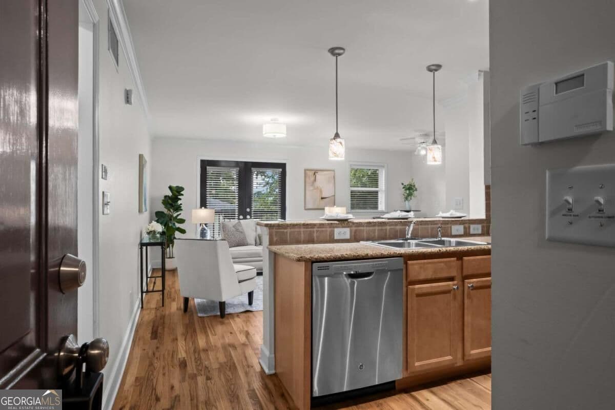 1 bedroom, 1 bathroom, 631 sq ft condominium for sale at 48 Peachtree Avenue 429, Atlanta, GA 30305 — photo 2
