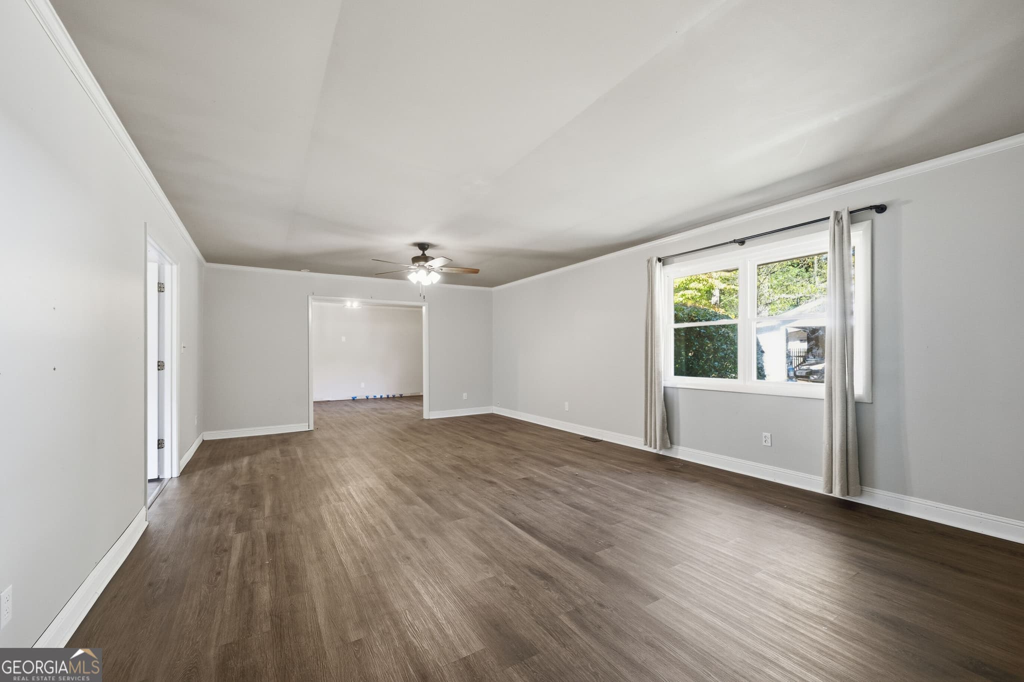 2 bedroom, 2 bathroom, 2,095 sq ft single family residence for sale at 9810 La View Circle, Roswell, GA 30075 — photo 10