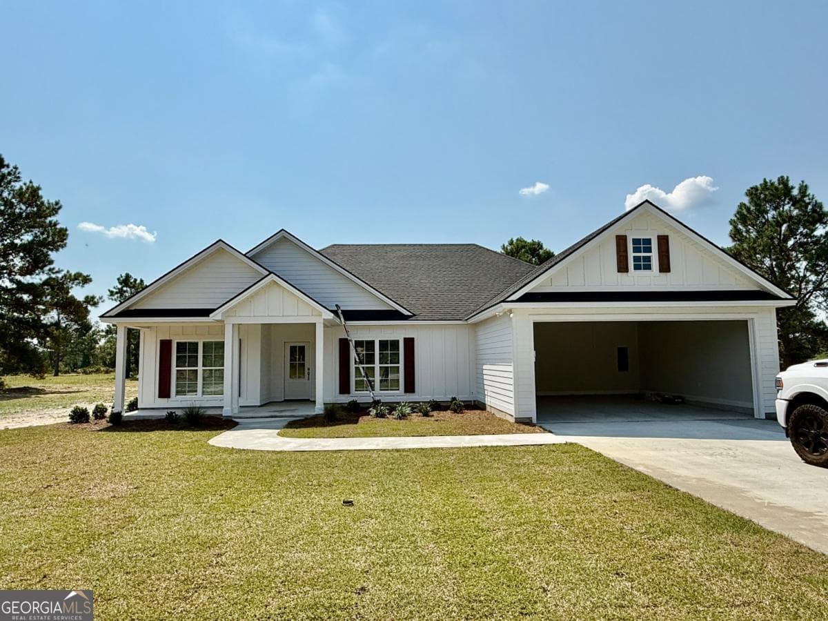 4 bedroom, 2 bathroom single family residence sold at 103 Orchard Circle, Adel, GA 31620