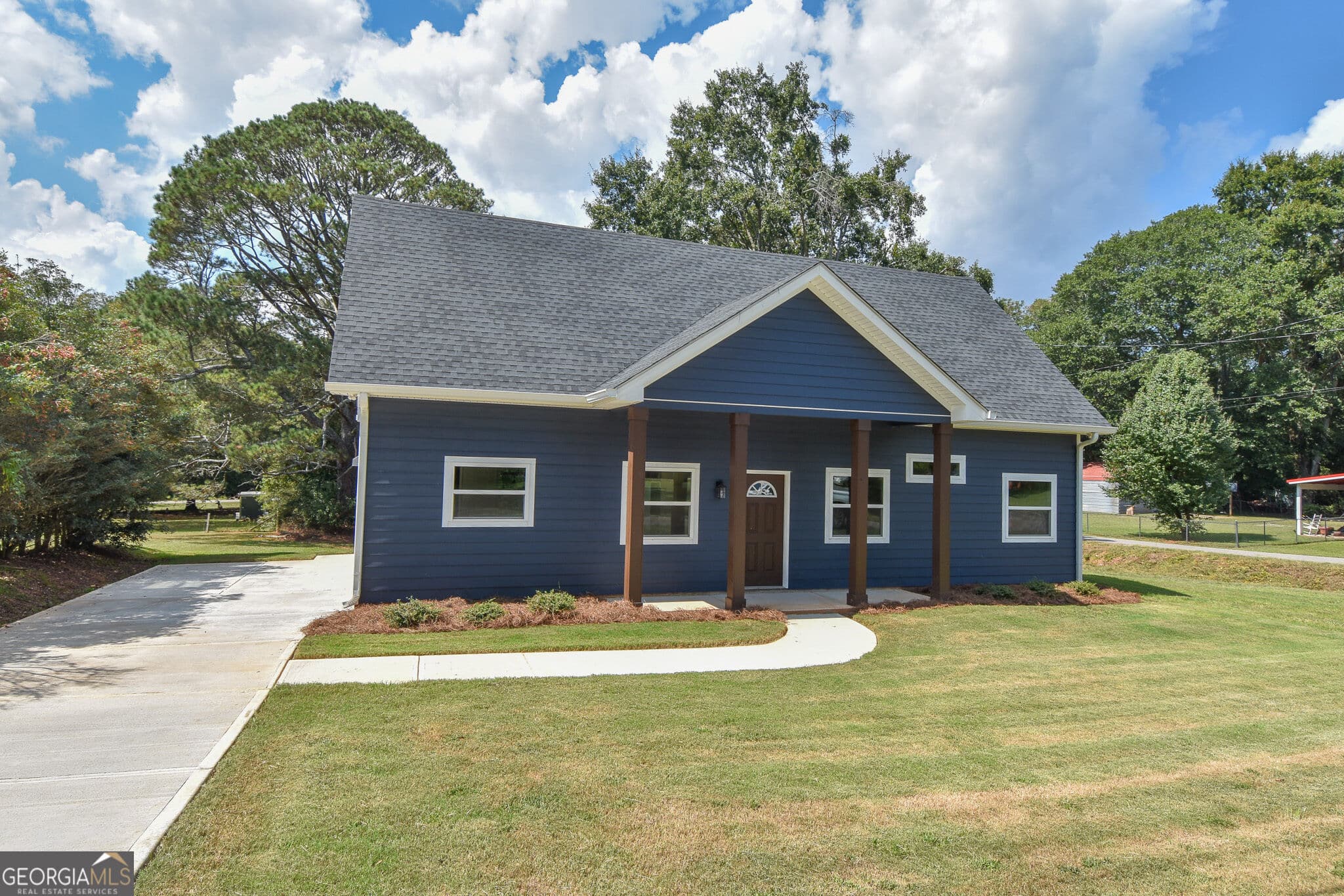 3 bedroom, 2 bathroom, 1,760 sq ft single family residence for sale at 124 Johnson Street, Barnesville, GA 30204 — photo 2