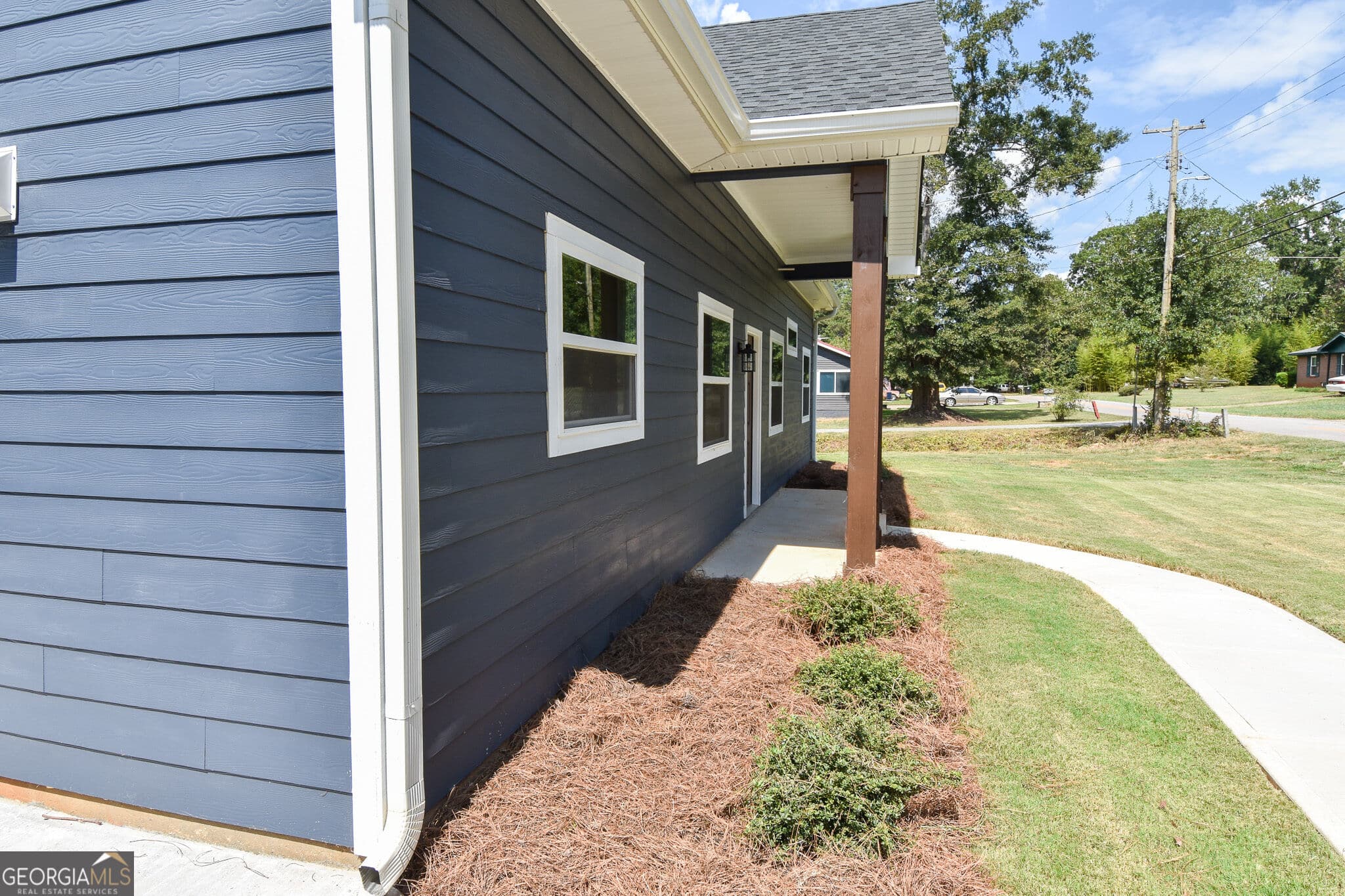 3 bedroom, 2 bathroom, 1,760 sq ft single family residence for sale at 124 Johnson Street, Barnesville, GA 30204 — photo 3