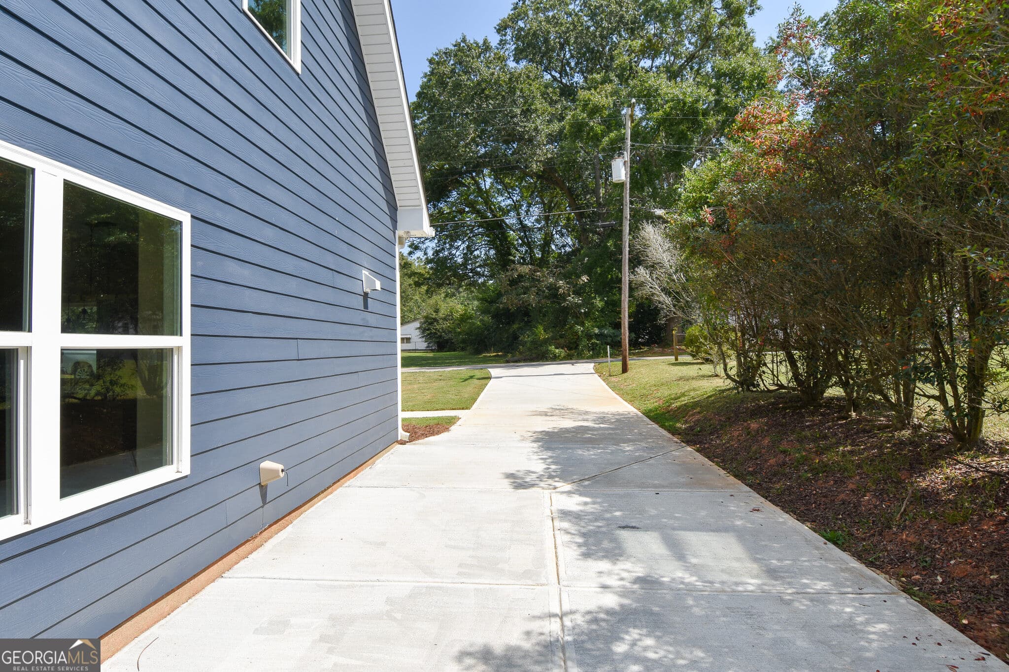3 bedroom, 2 bathroom, 1,760 sq ft single family residence for sale at 124 Johnson Street, Barnesville, GA 30204 — photo 5