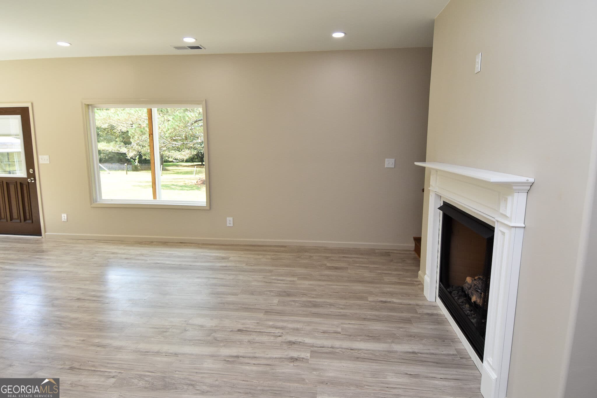 3 bedroom, 2 bathroom, 1,760 sq ft single family residence for sale at 124 Johnson Street, Barnesville, GA 30204 — photo 8