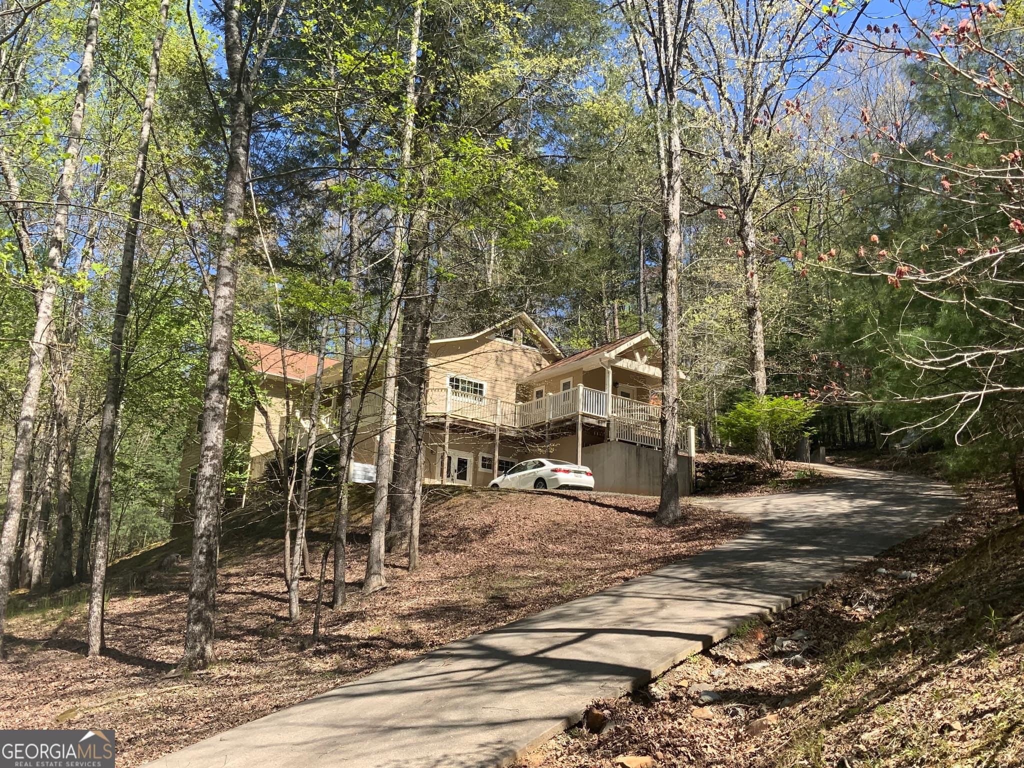 2 bedroom, 2.5 bathroom, 2,702 sq ft single family residence sold at 522 Satsuma Court, Ellijay, GA 30540