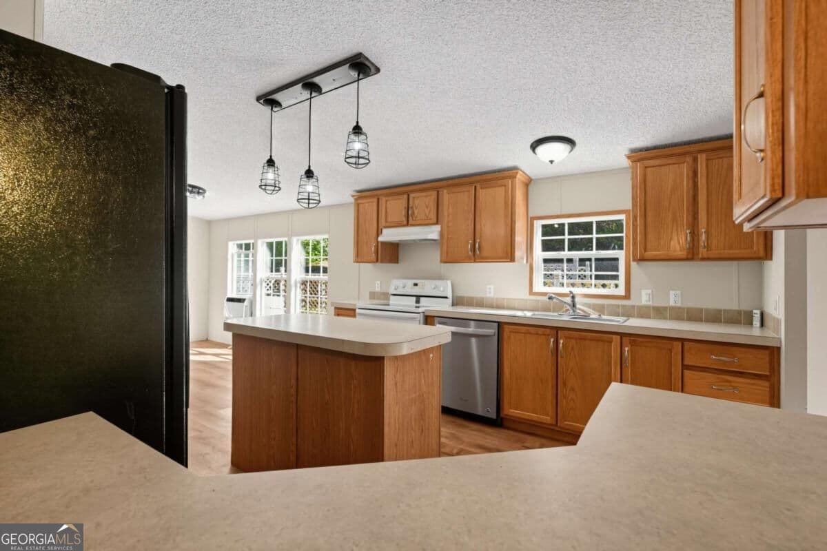 3 bedroom, 2 bathroom manufactured home,single family residence for sale at 194 Forge Mill Estates Drive, Morganton, GA 30560 — photo 7