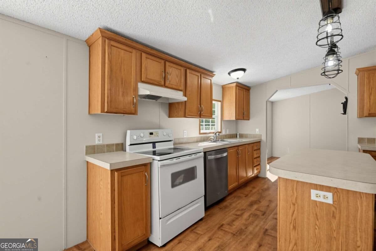 3 bedroom, 2 bathroom manufactured home,single family residence for sale at 194 Forge Mill Estates Drive, Morganton, GA 30560 — photo 5