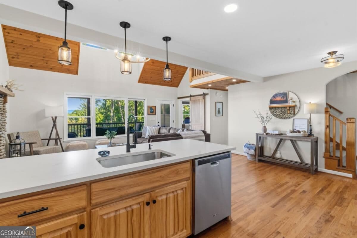 3 bedroom, 3.5 bathroom, 2,990 sq ft single family residence for sale at 35 Dora Lane, Ellijay, GA 30540 — photo 8