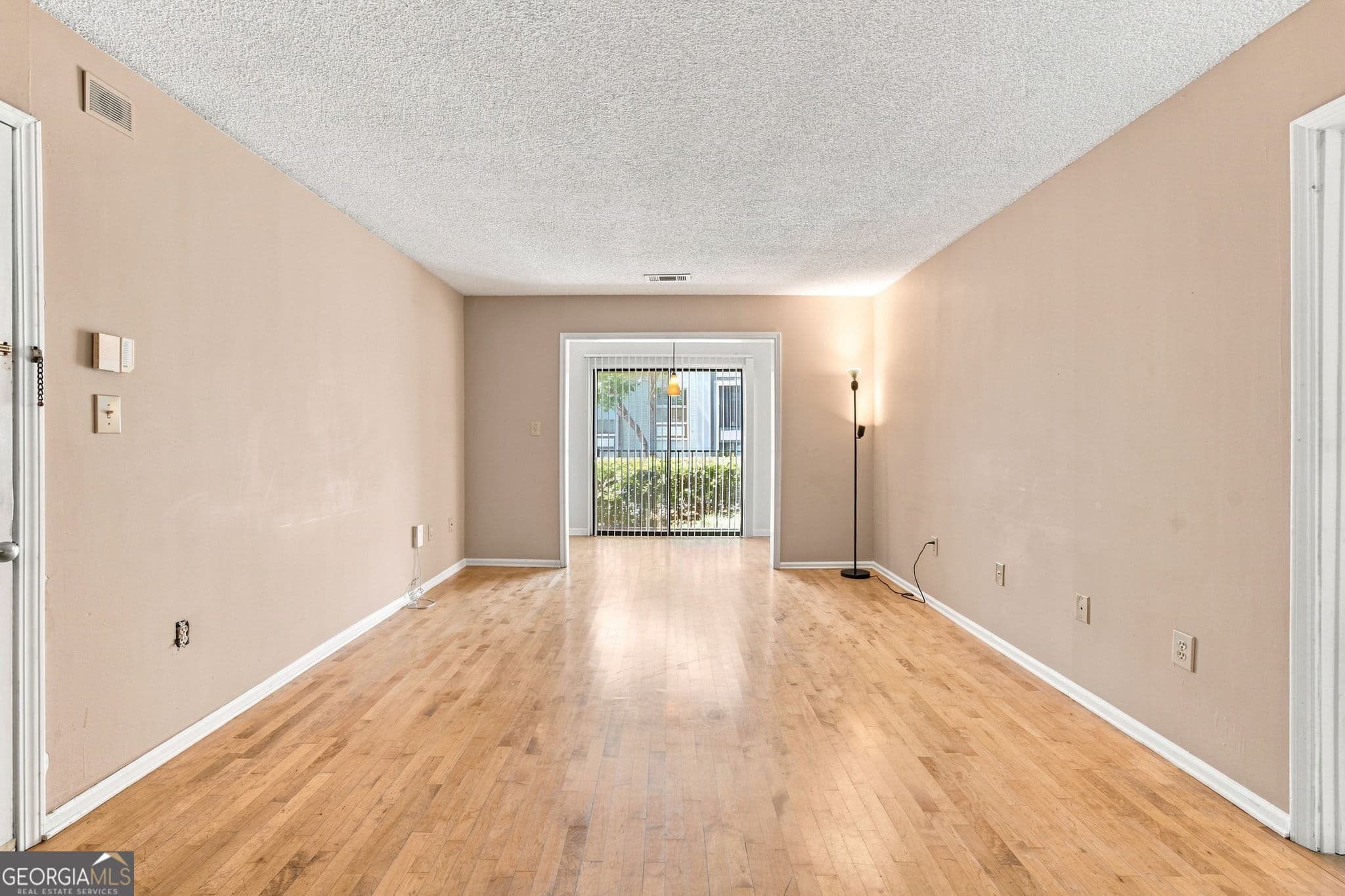 1 bedroom, 1 bathroom, 720 sq ft condominium for sale at 2657 Lenox Road M-168, Atlanta, GA 30324 — photo 2