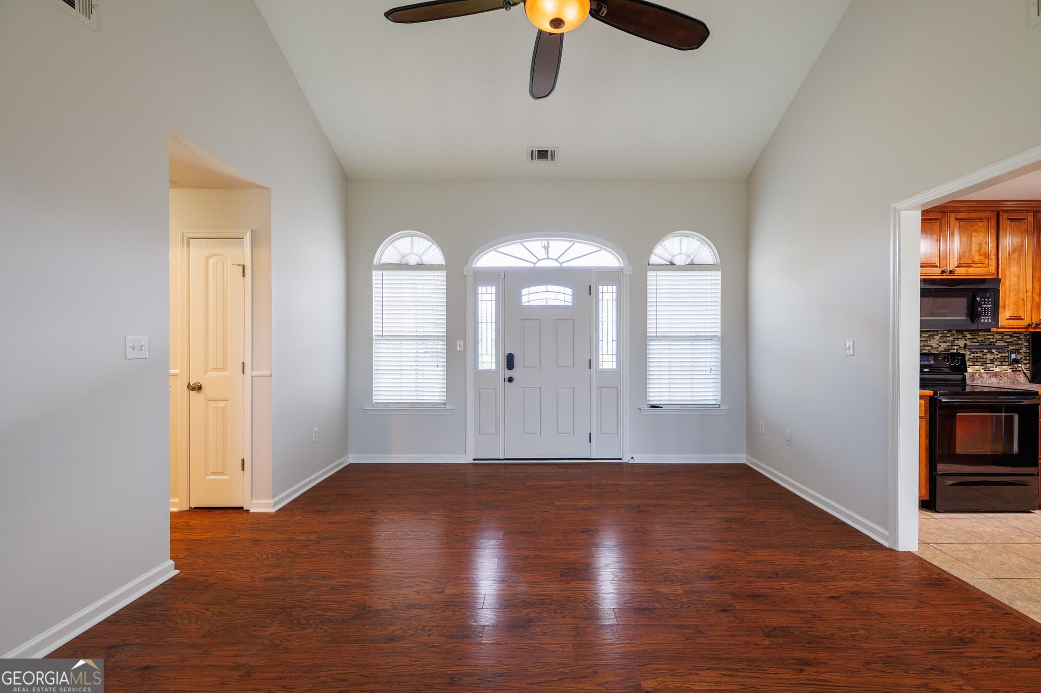 3 bedroom, 2 bathroom, 1,379 sq ft single family residence for sale at 4952 Patton Drive, Valdosta, GA 31605 — photo 5