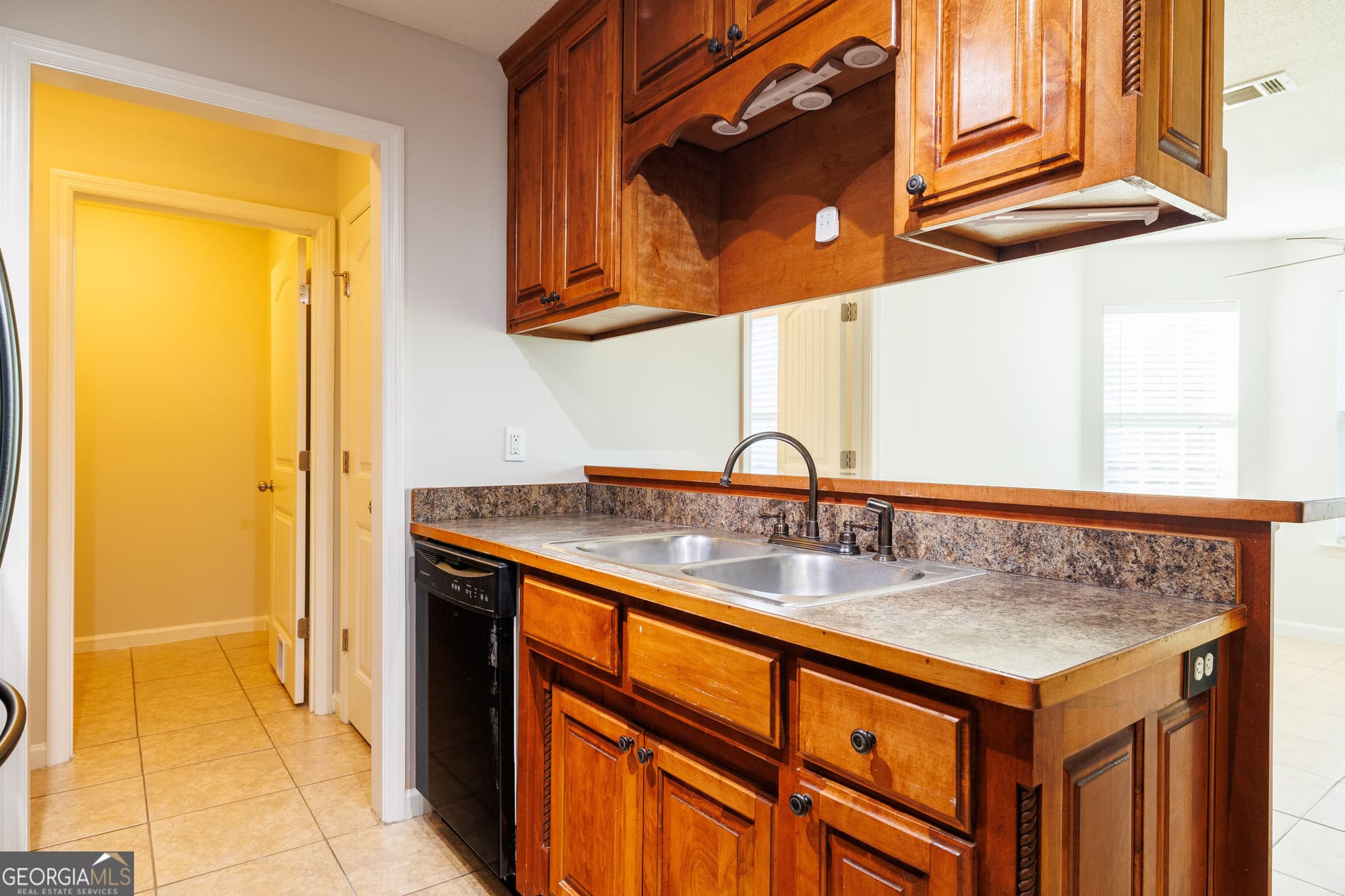 3 bedroom, 2 bathroom, 1,379 sq ft single family residence for sale at 4952 Patton Drive, Valdosta, GA 31605 — photo 10