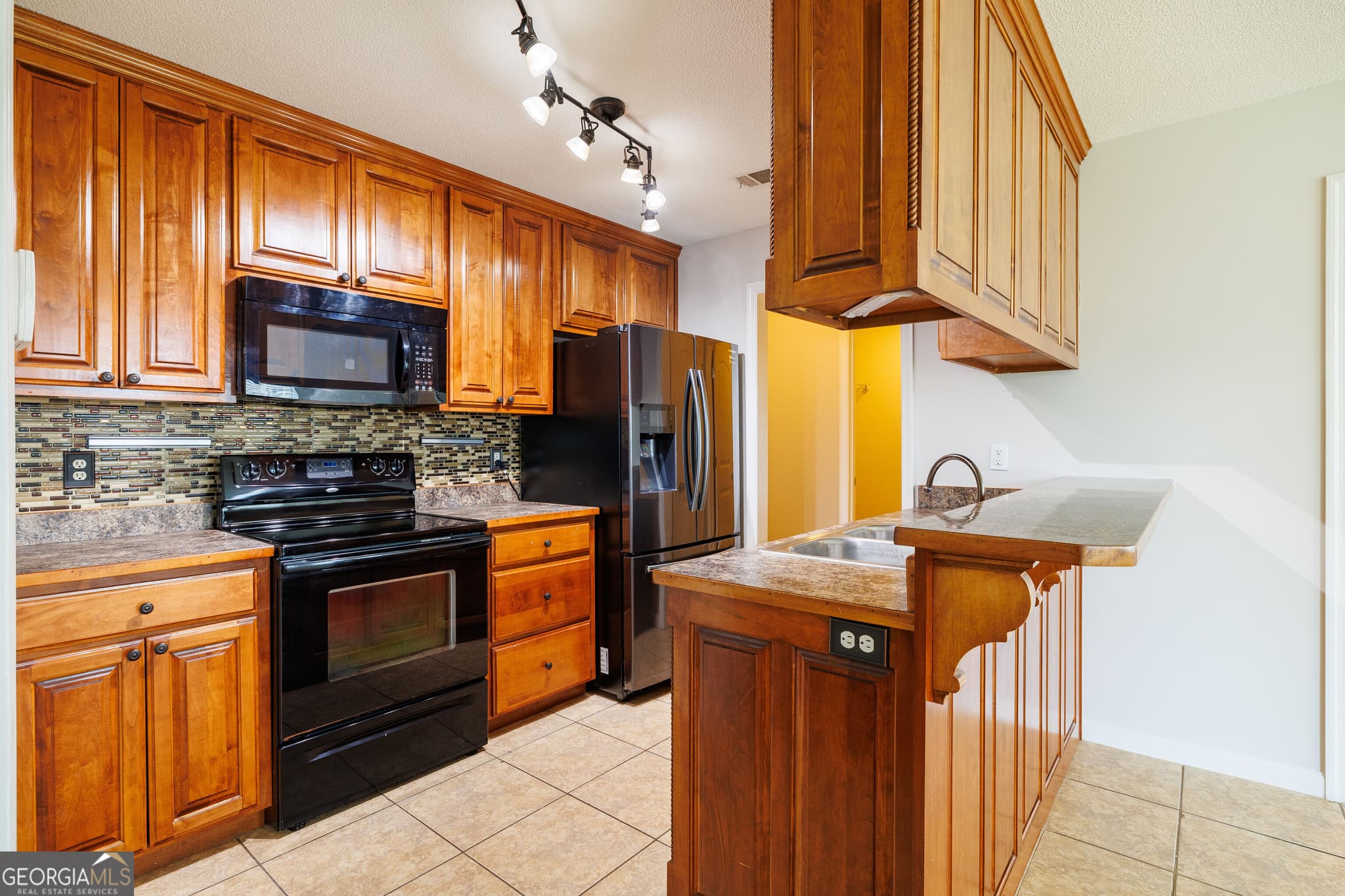 3 bedroom, 2 bathroom, 1,379 sq ft single family residence for sale at 4952 Patton Drive, Valdosta, GA 31605 — photo 8