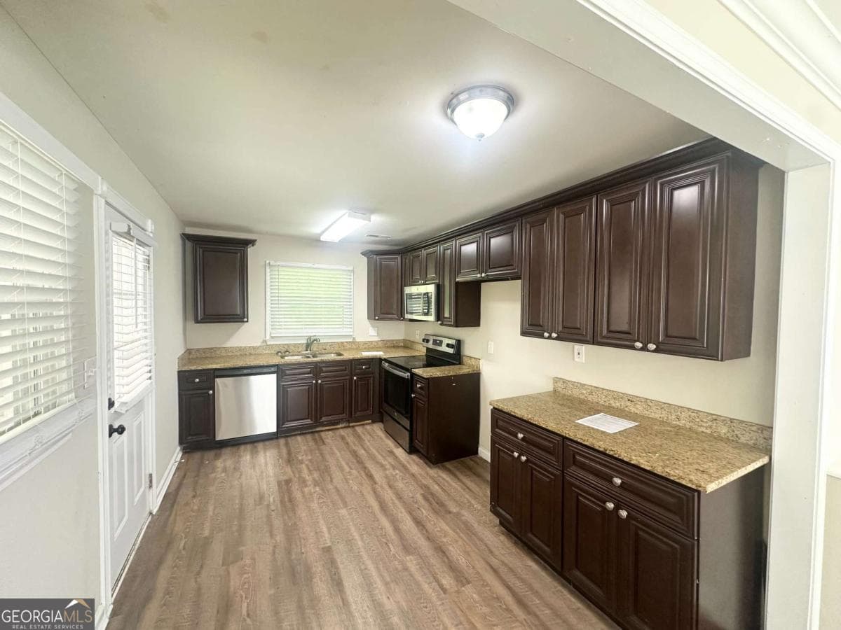 3 bedroom, 1 bathroom, 1,148 sq ft single family residence for sale at 2469 Baywood Drive, Atlanta, GA 30315 — photo 4