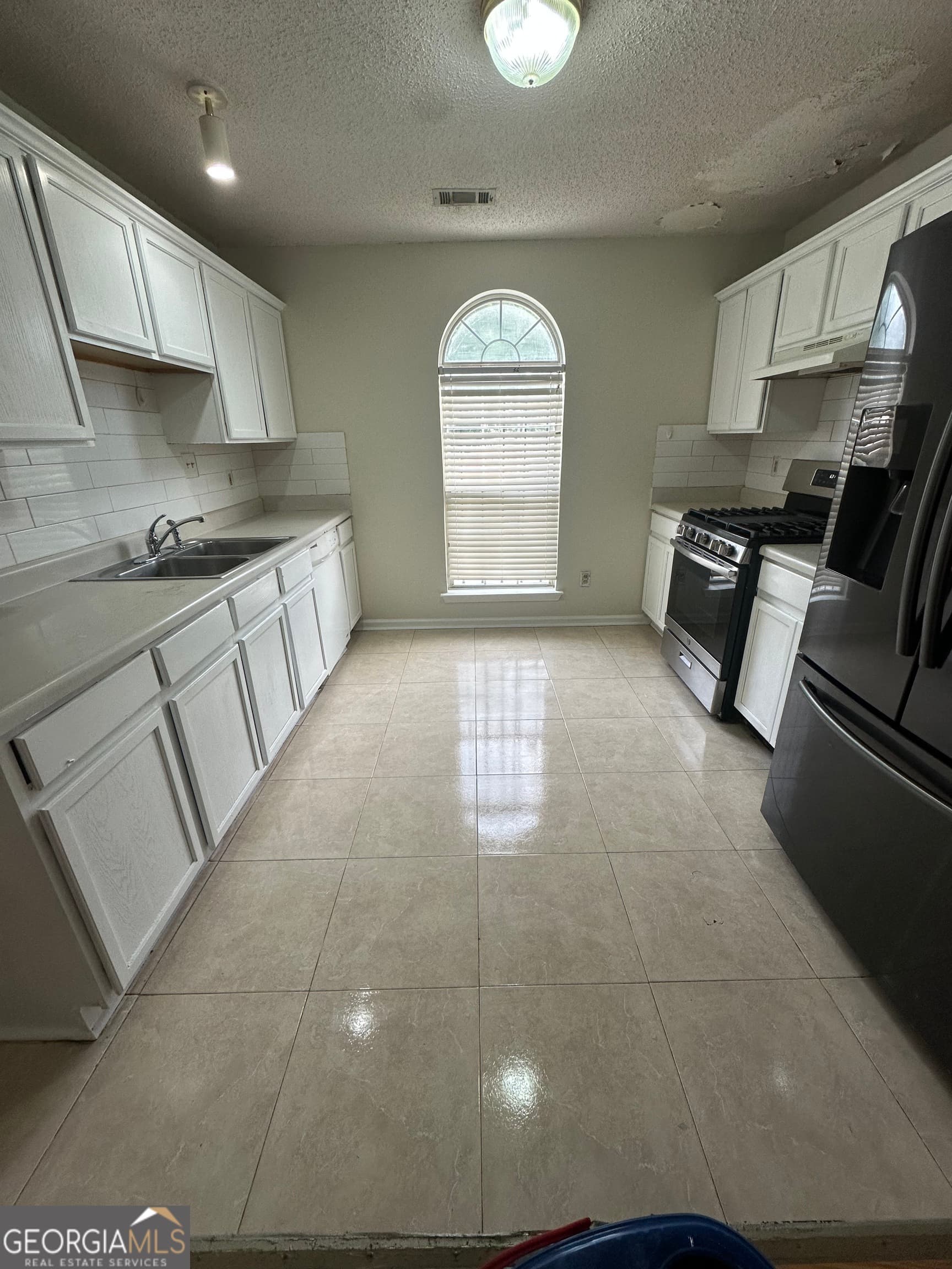 3 bedroom, 2 bathroom, 1,315 sq ft single family residence for rent at 465 Eagles Crossing Circle, Riverdale, GA 30274 for $1,400 a month — photo 3