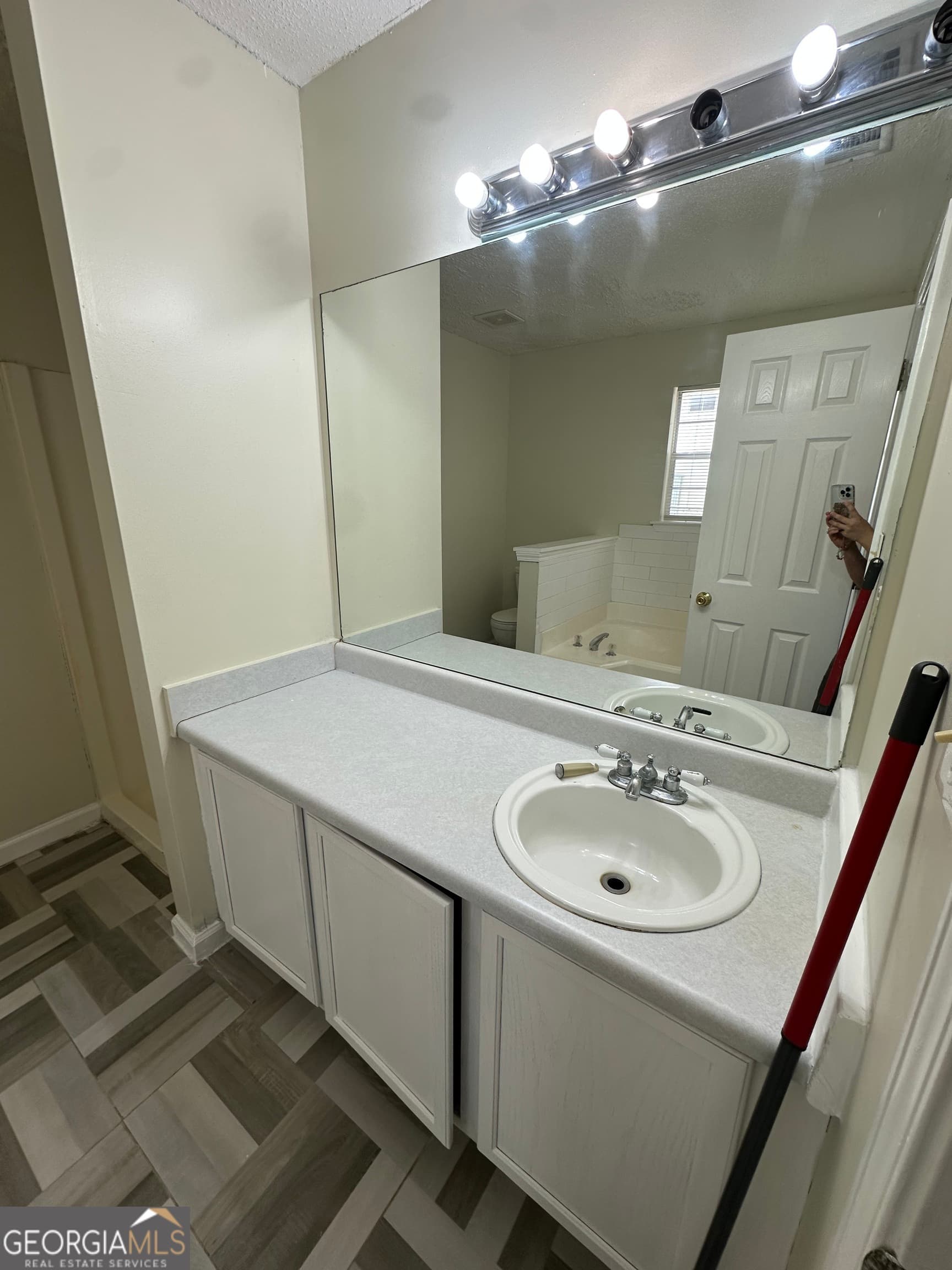 3 bedroom, 2 bathroom, 1,315 sq ft single family residence for rent at 465 Eagles Crossing Circle, Riverdale, GA 30274 for $1,400 a month — photo 5