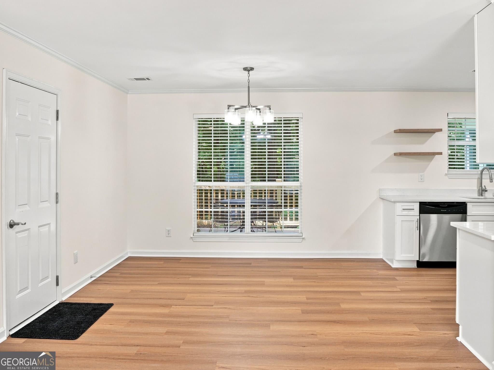 3 bedroom, 3 bathroom, 2,095 sq ft single family residence for sale at 3080 Ashly Cove Lane, Snellville, GA 30078 — photo 5