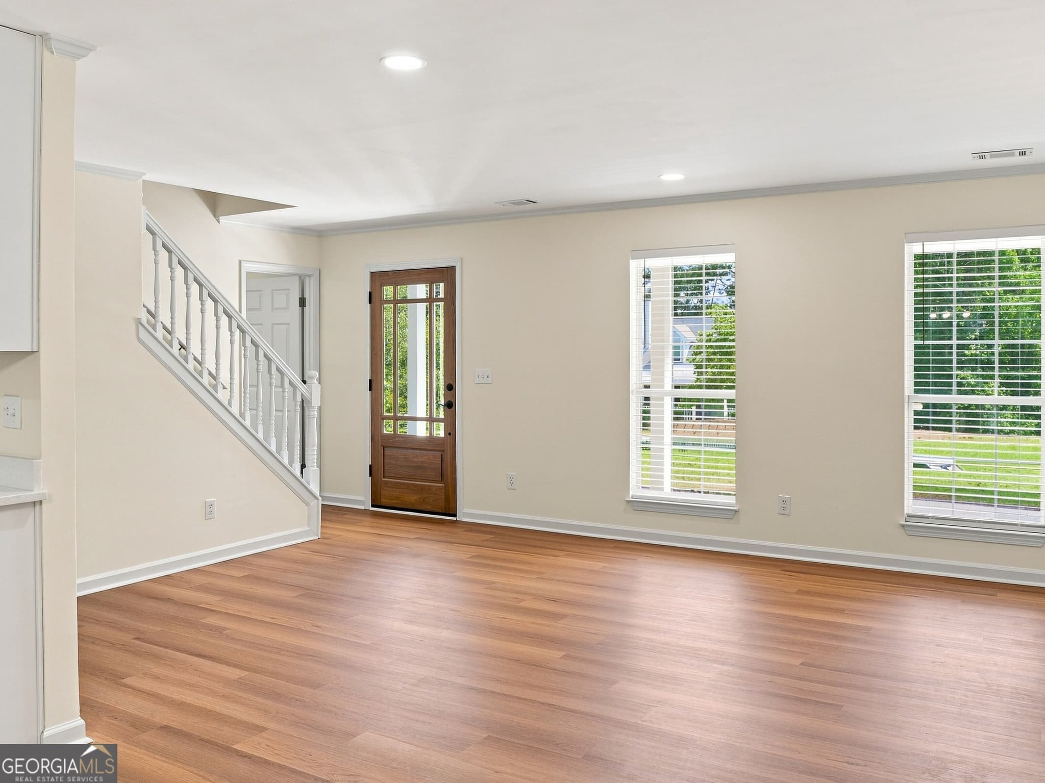 3 bedroom, 3 bathroom, 2,095 sq ft single family residence for sale at 3080 Ashly Cove Lane, Snellville, GA 30078 — photo 4