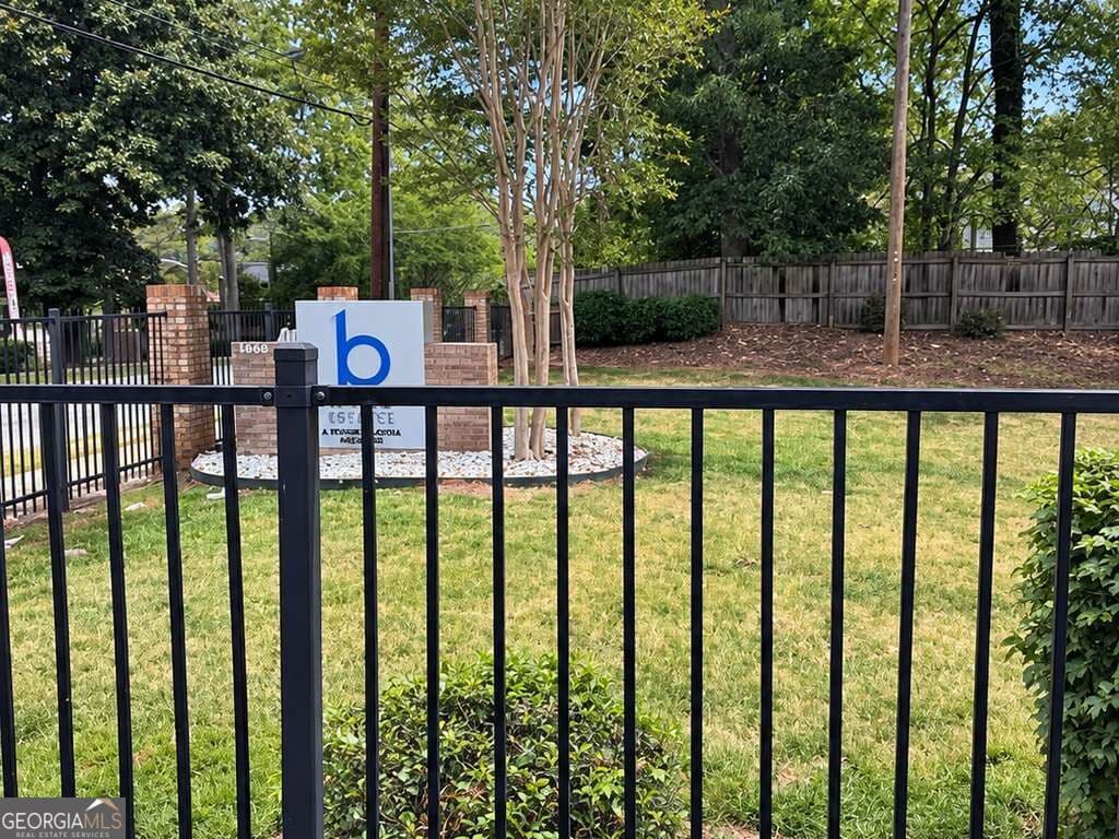 3 bedroom, 2.5 bathroom, 864 sq ft townhouse for sale at 1660 Stanton Road 1B, Atlanta, GA 30311 — photo 3