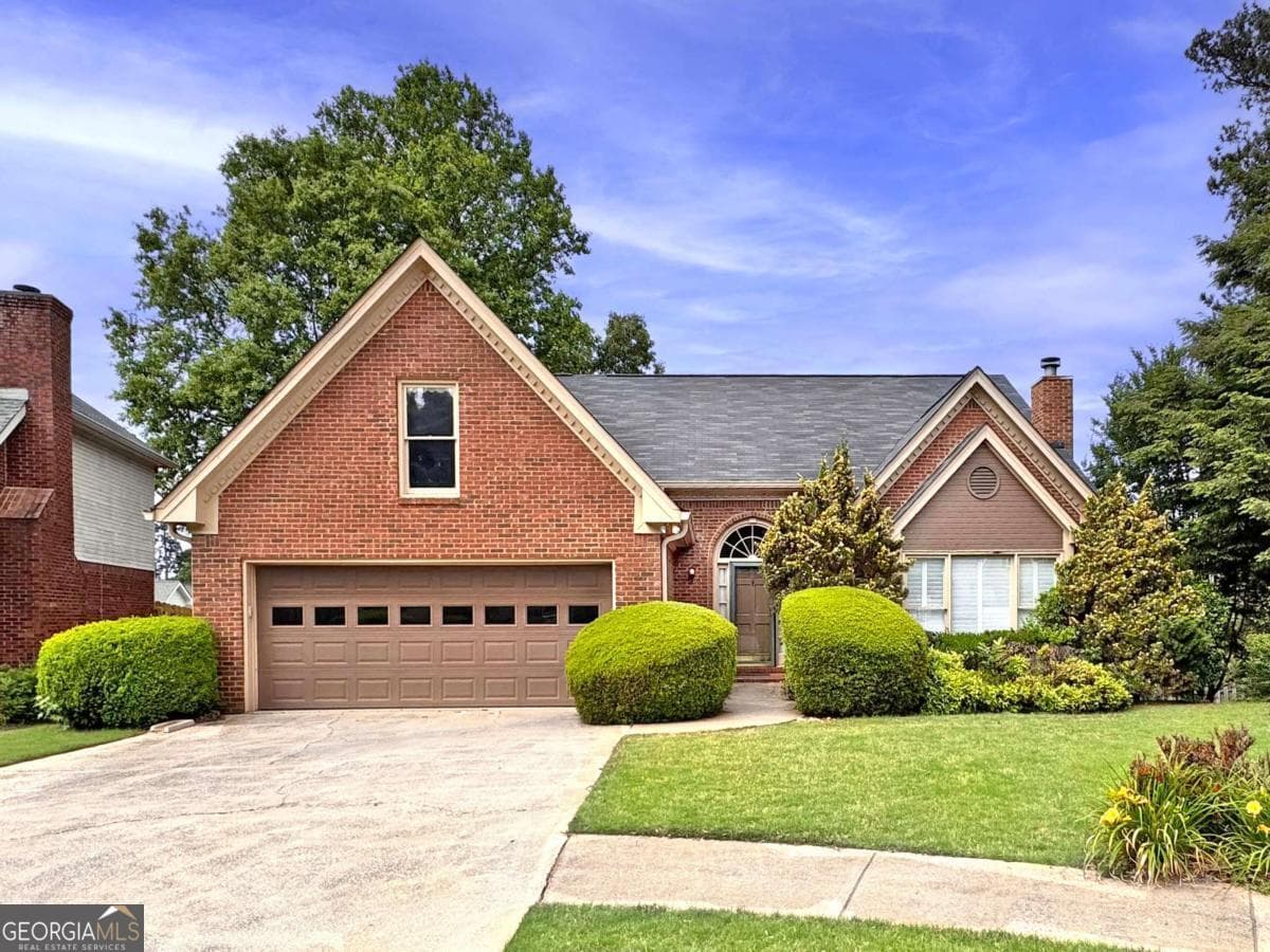 3 bedroom, 2.5 bathroom, 4,101 sq ft single family residence sold at 450 Renee Circle, Roswell, GA 30075