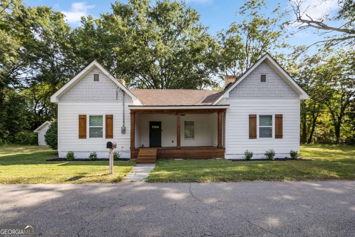 3 bedroom, 2 bathroom, 1,242 sq ft single family residence for sale at 501 Harris Street, Monroe, GA 30655