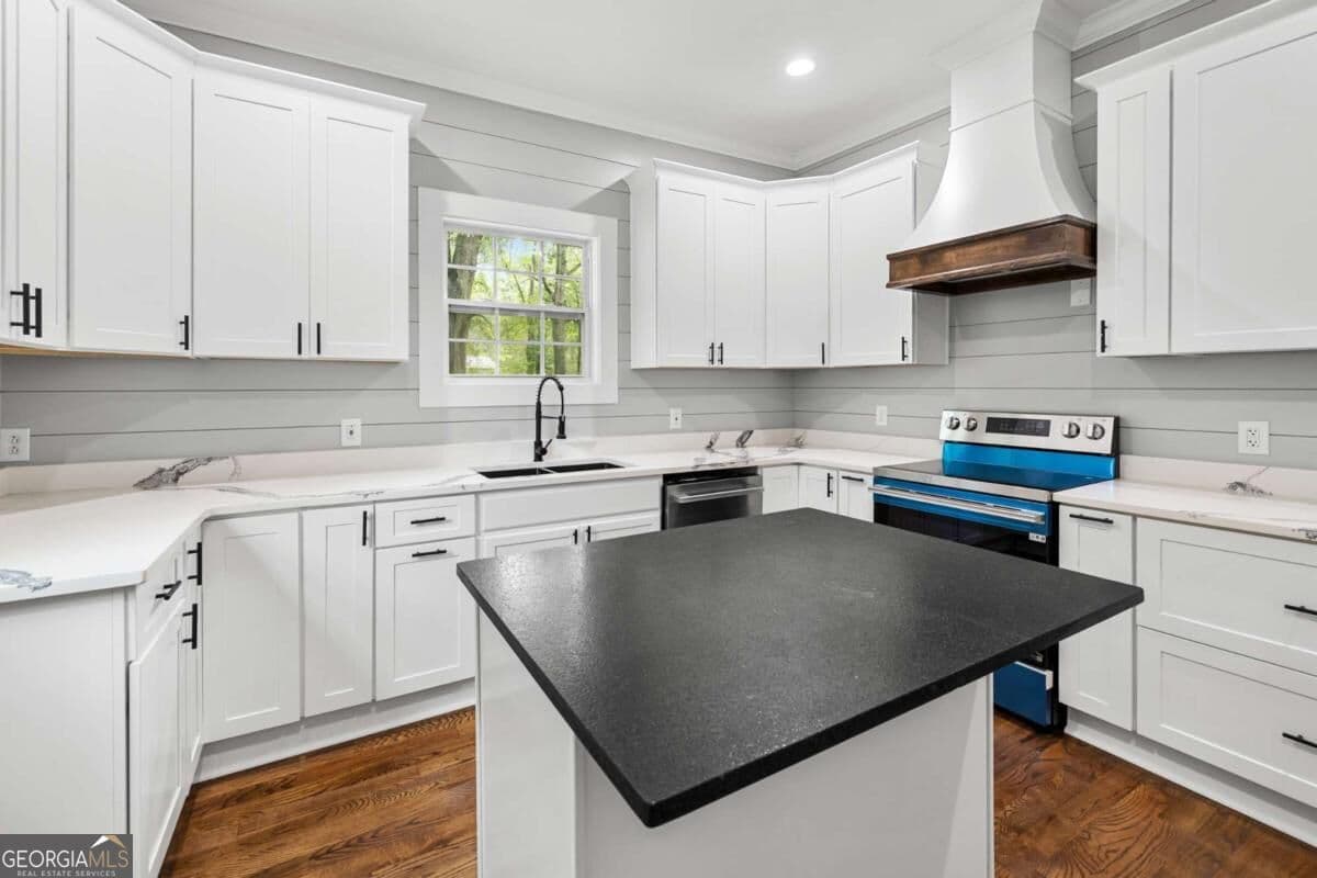 3 bedroom, 2 bathroom, 1,242 sq ft single family residence for sale at 501 Harris Street, Monroe, GA 30655 — photo 10