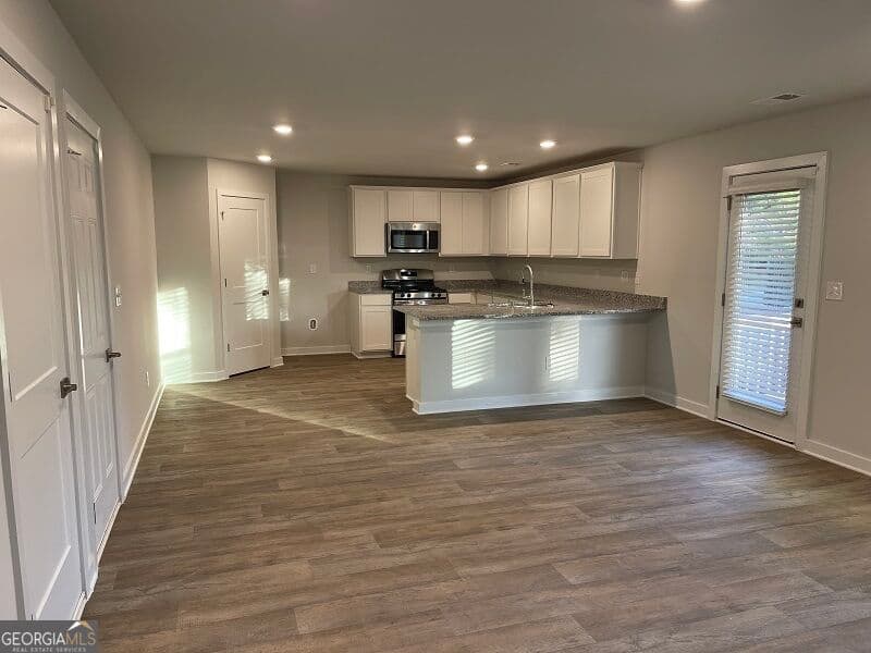 4 bedroom, 3.5 bathroom, 2,753 sq ft single family residence for sale at 416 Sweetwood Court, Lagrange, GA 30241 — photo 6