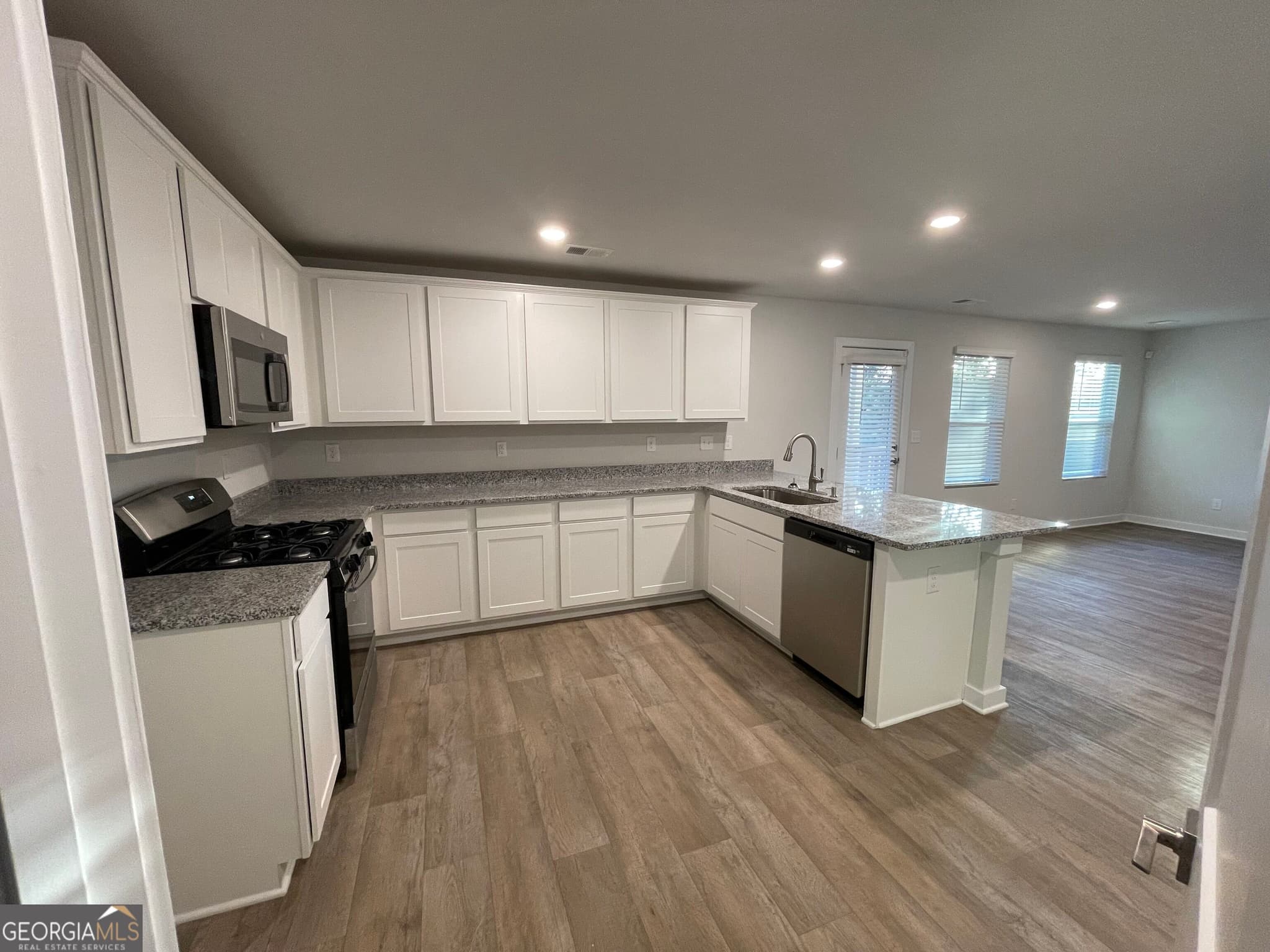 4 bedroom, 3.5 bathroom, 2,753 sq ft single family residence for sale at 416 Sweetwood Court, Lagrange, GA 30241 — photo 7