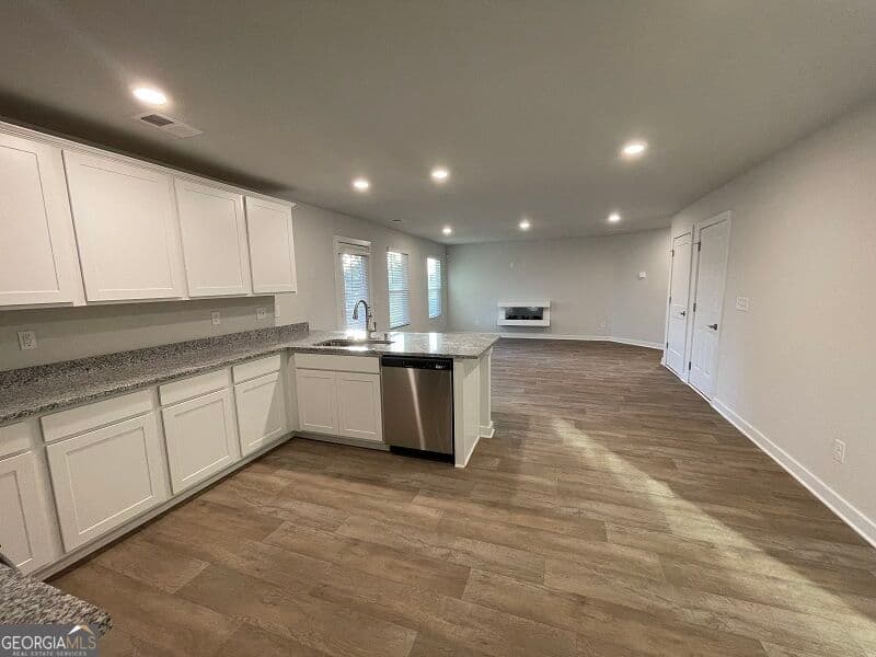 4 bedroom, 3.5 bathroom, 2,753 sq ft single family residence for sale at 416 Sweetwood Court, Lagrange, GA 30241 — photo 9