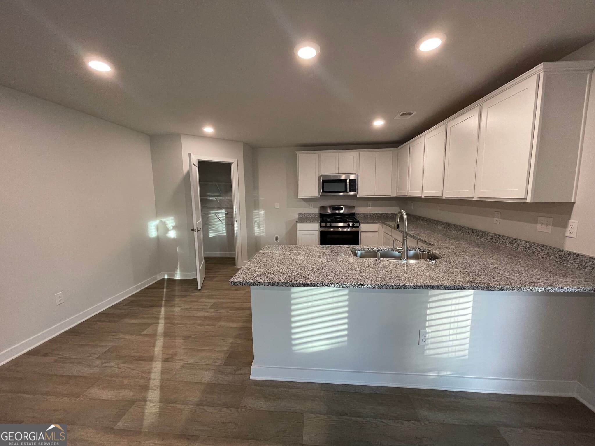 4 bedroom, 3.5 bathroom, 2,753 sq ft single family residence for sale at 416 Sweetwood Court, Lagrange, GA 30241 — photo 8