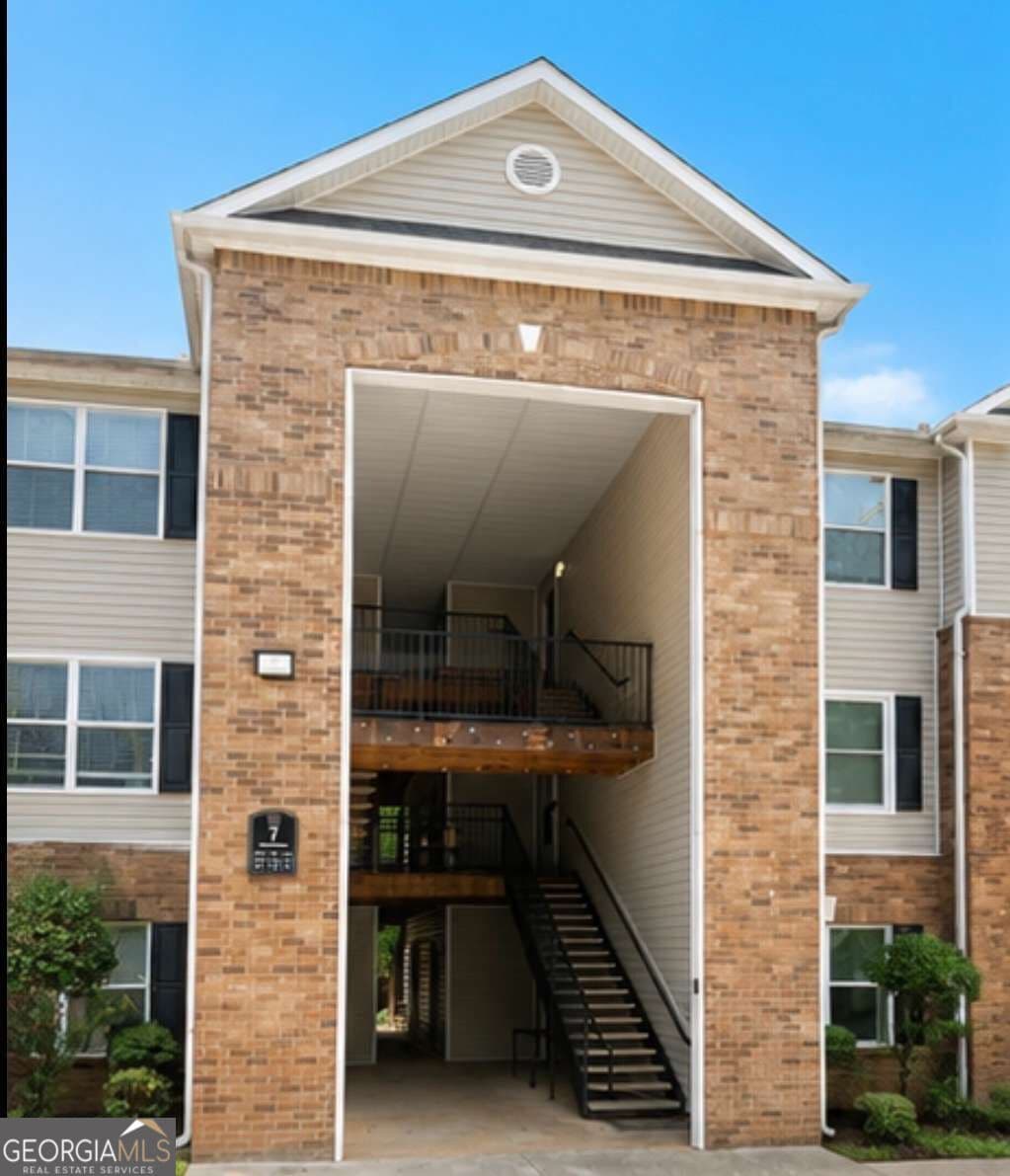 3 bedroom, 2 bathroom, 1,202 sq ft condominium for sale at 7202 Par Four Way, Lithonia, GA 30038 — photo 1 of 6