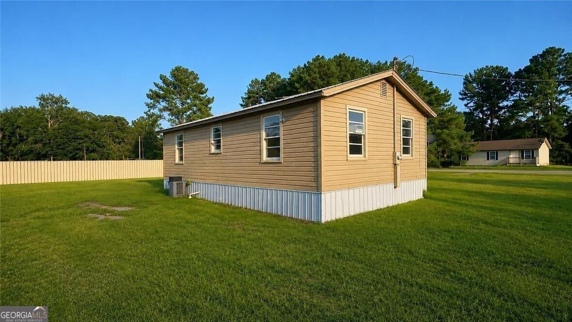 2 bedroom, 1 bathroom, 720 sq ft single family residence for sale at 168 Gorham Street, Pembroke, GA 31321 — photo 3