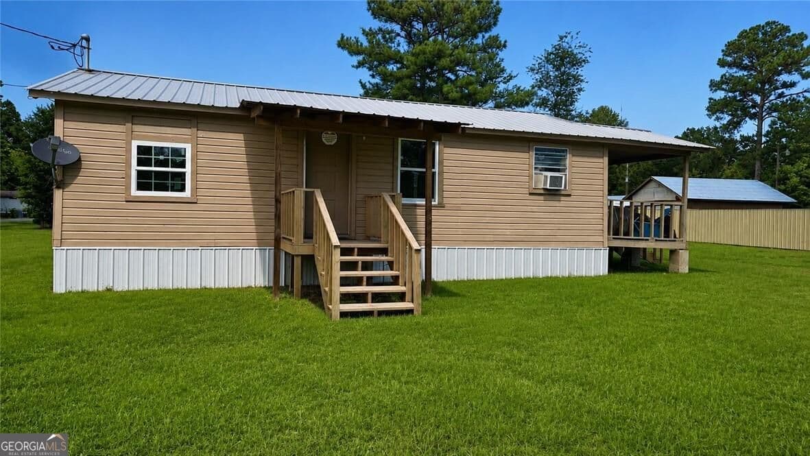 2 bedroom, 1 bathroom, 720 sq ft single family residence for sale at 168 Gorham Street, Pembroke, GA 31321