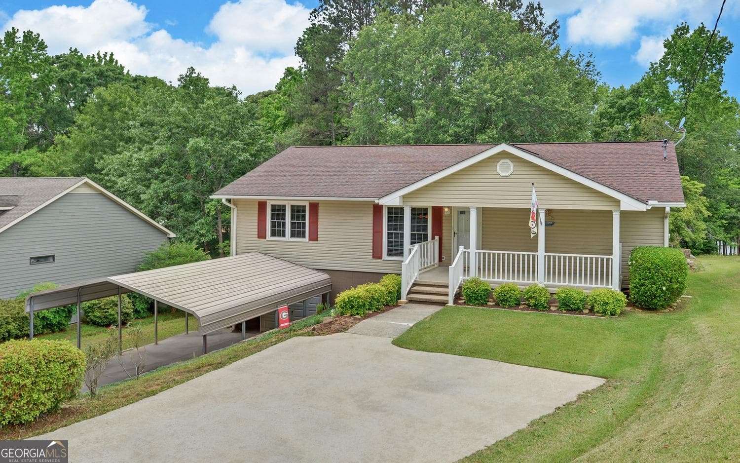 3 bedroom, 2 bathroom, 1,786 sq ft single family residence for sale at 157 Nelle Drive, Hartwell, GA 30643 — photo 1 of 76