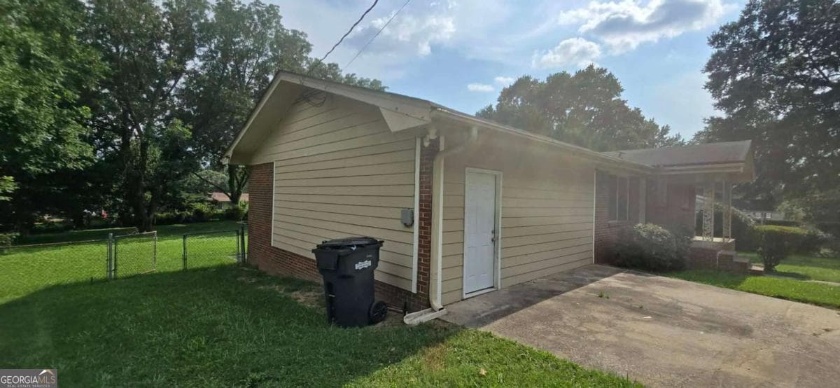 4 bedroom, 2 bathroom, 1,382 sq ft single family residence for sale at 1156 E Fayetteville Road, Riverdale, GA 30296 — photo 6