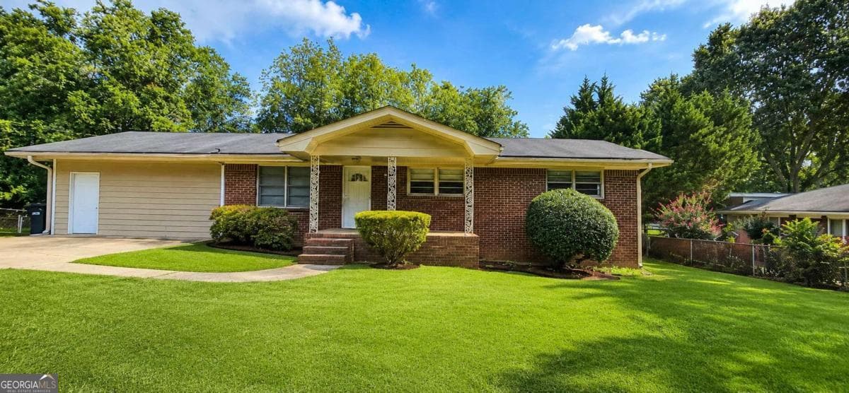 4 bedroom, 2 bathroom, 1,382 sq ft single family residence for sale at 1156 E Fayetteville Road, Riverdale, GA 30296